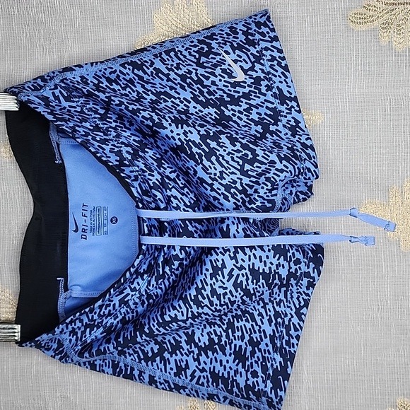 NIKE Athletic DRI-FIT Stretch Drawstring Shorts. Size: XS - Picture 6 of 7